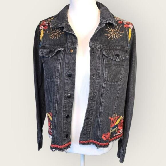 Francesca's Jean/Denim Jacket Sz S Mi ami Floral Embroidered Embellished Spring - Picture 2 of 12